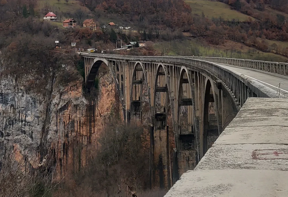 Rekonstrukcija mosta na Đurđevića Tari – Od srijede totalna obustava saobraćaja za teretna, dvokratna za putnička vozila i autobuse Rekonstrukcija mosta na Đurđevića Tari – Od srijede totalna obustava saobraćaja za teretna, dvokratna za putnička vozila i autobuse