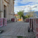 Građevinski materijal ispunio predvorje crkve