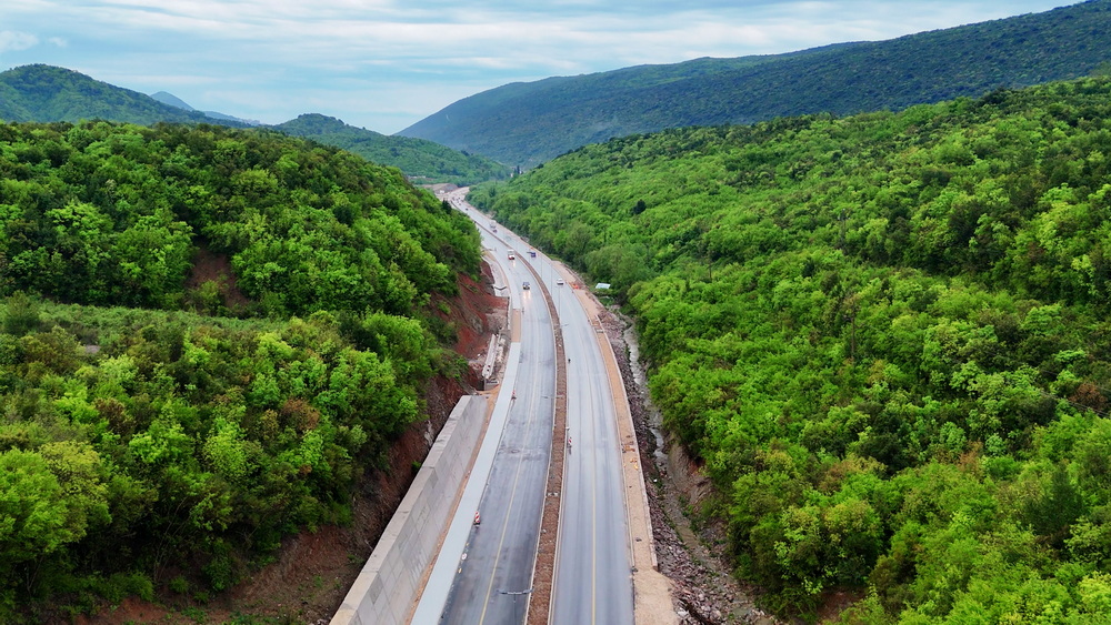 Uprava za saobraćaj objavila novi video: Pogledajte kako napreduju radovi na bulevaru Tivat-Jaz