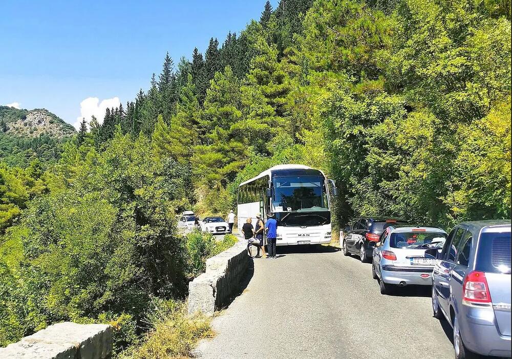 Izmjene režima saobraćaja na putu Kotor-Trojica-Krstac Izmjene režima saobraćaja na putu Kotor-Trojica-Krstac