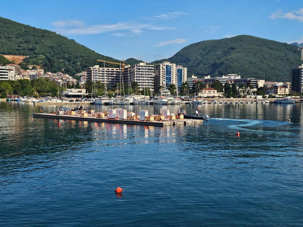 Morsko dobro ulaže u Luku Budva 740 hiljada eura, za početak dopremili 12 pontona Morsko dobro ulaže u Luku Budva 740 hiljada eura, za početak dopremili 12 pontona