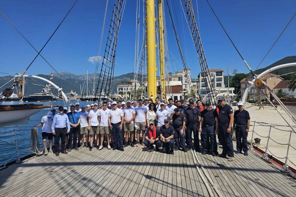 Praktična obuka studenata Pomorskog fakulteta Kotor na š/b Jadran Praktična obuka studenata Pomorskog fakulteta Kotor na š/b Jadran